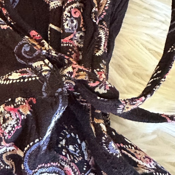 ⭐️5/$25⭐️Black paisley wrap dress - Picture 4 of 9
